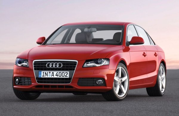 Интересът към А4 се засили чувствително в предишните години, но сега остава без съществена промяна (+0.4%, или само 18 коли повече спрямо 2022). В резултат на това изпада извън Топ 5. Най-много регистрации се падат на поколенията B7 и B8. 
