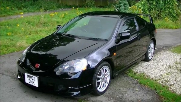 За пръв път Integra Type R е представен през 1995 година, като прави впечатление с комбинацията си от ниско тегло и мощен двигател. Тя тежи 1040 кг, като се задвижва от 1,8-литров двигател VTEC с мощност 197 к.с. 

Honda спря производството на Integra през 2006 година, но моделът остави своята следа в историята, тъй като зададе стандарт за повечето от мощните автомобили на марката, направеи след това.