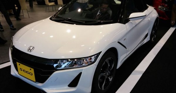 Още през 60-те години на миналия век Honda пусна голям брой автомобили с две места и прилично задвижване. Моделите с индекс от S600 до S800 намериха фенове по цял свят, като през 2015 година се появи S660. Модернизираният &bdquo;кей-кар&ldquo; разполага с изпускателна система Superbike, като е най-впечатляващата кола на Honda от този сегмент, предлаган само в Япония.

Турбо-моторът е с обем 658 куб. см, като предлага сериозните за размерите си 64 к.с., но по-важното е, че той търпи сериозни модификации. При някои от тях мощността скача значително, което превръща S660 в истински звяр.