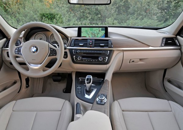 Този агрегат се предлага и във версия със 116 к.с., където е по-надежден, като ресурсът му е 250 000 км. Всички версии се комбинират или с механична скоростна кутя или с автоматични трансмисии ZF, като най-важна е правилната и редовна поддръжка.