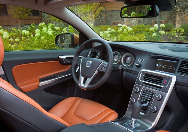 Петцилиндровият дизел (205 к.с.) с обем 2,4 литра на S60 се среща рядко, но е един от най-добрите сред дизелите. Разбира се, ще трябва да се почисти вентилацията на картера и да се смени водната помпа. Но дизелът има много по-висок ресурс, като се комбинира със същия автомат - и то само във версията за задвижване на всички колела. 