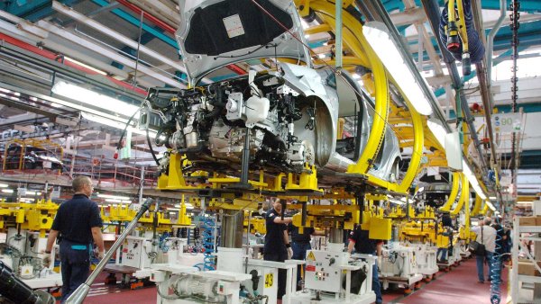 Групата Stellantis и нейните партньори са помислили как да подобрят производството и да намалят въздействието върху околната среда. Ссофтуерът на бразилската JettaCargo, който използва изкуствен интелект, алгоритми и 3D симулации за подобряване на логистиката, прави точто това. Той ръководи целия процес &ndash; от товарене на стоки на камиони и контейнери до идентифициране на най-добрите маршрути, съчетани с точен брой на превозни средства, които да бъдат използвани. И всичко това води именно до намаляване на емисиите на CO2. 