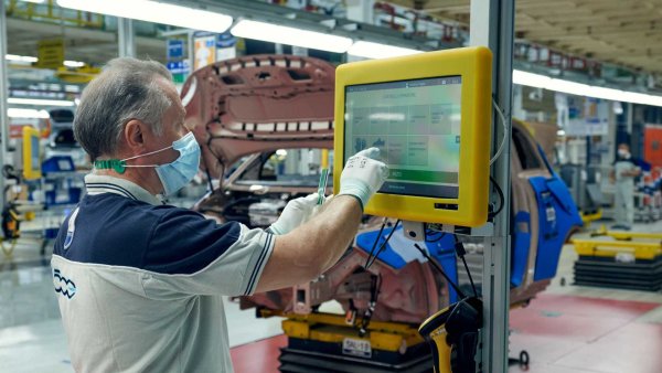 Благодарение на програма, създадена от компанията Daxium, се постига по-голям и съответно по-качествен контрол на продуктите на групата, преди те са бъдат доставени до крайния потребител. Това помага за намаляване на разходите при евентуална рекламация от страна на клиента или от бъдеща сервизна акция, която е за сметка на производителя.