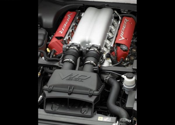 Максималната скорост която Dodge Viper SRT10 развива е над 300км/ч
