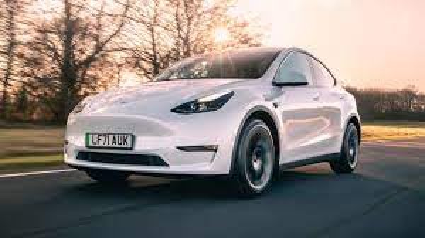 Model Y е най-продаваният автомобил в Европа през първата половина на 2023 г., като една от причините за това е неговата висока ефективност. Той споделя 75% от частите си с &bdquo;братчето&ldquo; Model 3, като двата електромобила на американския производител имат еднакъв коефициент на аеродинамично съпротивление. Model Y обаче е по-тежък, което се отразява на пробега (441 срещу 490 км при Model 3), а също така е и с около 4000 евро по-скъп.