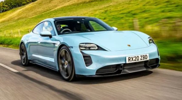 Първият изцяло електрически автомобил на Porsche е красив за гледане, страхотен за шофиране и сред най-добрите за аеродинамична ефективност. Всъщност Porsche твърди, че коефициентът на въздушно съпротивление от 0,22Cd е най-ниският от всички модели на компанията. То се постига чрез обширни 3D CFD симулации и 2400 часа в аеродинамичния тунел. Аеродинамичните елементи включват въздушни завеси около предните фарове, специални колела, плоска облицовка на долната част на каросерията и широк заден дифузьорост. Tayacan разполага още с въздухозаборници за охлаждане и трипосочен регулируем спойлер