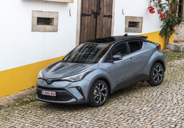 В статистиката на ADAC за 2025 година C-HR с първата регистрация през 2020  имаше 63,1 неизправности на 1000 автомобила &ndash; това беше най-високата цифра сред анализираните моделни години. Причината най-често беше стартерната батерия.