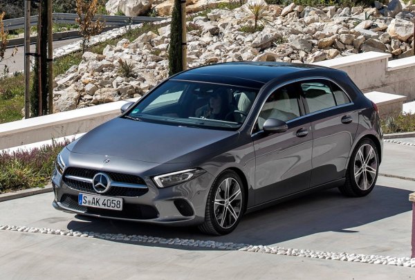 Хибридната версия на Mercedes-Benz A-Class също попада в списъка с автомобили с потенциално скъпи ремонти. Точно 30%  от собствениците, участвали в допитването на WhatCar? съобщават за различни проблеми, като при 10% сметките за ремонт превишават 1500 лири.