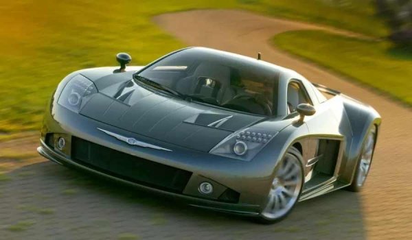 През 50-те и 60-те години на миналия век Chrysler произвежда мощни и бързи луксозни автомобили от серията 300. По отношение на динамиката те могат да се конкурират с европейските спортни модели от онова време, но далеч не са истински суперколи в съвременния смисъл на думата.

В следващите десетилетия компанията дава на света Dodge Viper, един от най-впечатляващите американски суперавтомобили, но нищо подобно не се появява под марката Chrysler. Ситуацията се променя по време на Северноамериканското международно автомобилно изложение в Детройт през 2004 г., където Chrysler представя концепцията ME Four-Twelve.
