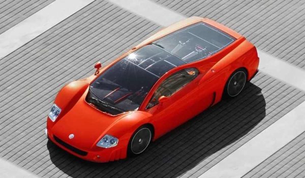 Първият прототип, W12 Syncro от 1997 г., е суперкола със задвижване на всички колела и версия на 5,6-литровия двигател с мощност 414 конски сили. На следващата година е представен вариантът Spyder със задно задвижване.

През 2001 г. компанията показва версията Nardo, която поставя няколко рекорда за издръжливост на едноименната писта. Тя е оборудвана с 6-литров W12 с мощност 591 к.с. Въпреки че W12 е напълно готов за производство, ръководството на Volkswagen решава да не качи колата на поточната линия, отчасти поради репутацията на марката като производител на семейни автомобили.