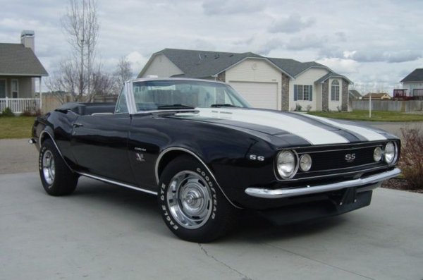 Това трябваше да е отговорът на GM на свръхуспешния Ford Mustang. Camaro така и не постигна продажбите на конкурента си, но моделът от 1967 е истинска класика. И заради дизайна си в европейски стил, и заради чисто американския си 6.5-литров двигател. 
