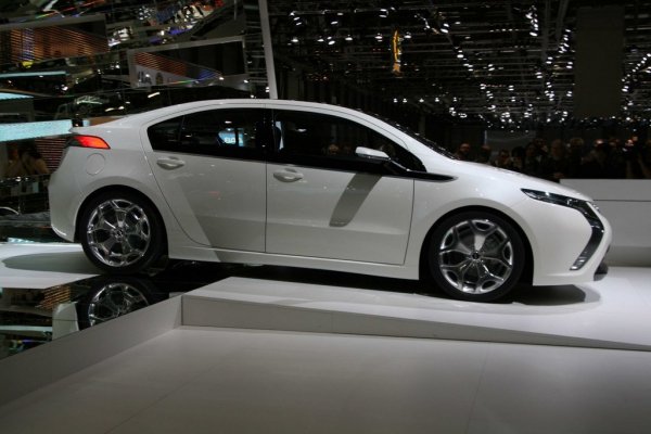 Женева 2009 / Opel Ampera