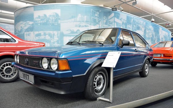 Експерименталният модел е направен 2 години след премиерата на Golf GTI. Прототипът с 1.6-литров четирицилиндров двигател с мощност 110 коня показва впечатляващи характеристики. Шефовете на компанията обаче закриват проекта с аргумента, че Passat е семейна кола, а не хот род.