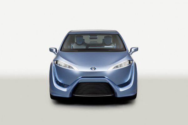 Toyota FCV-R Concept - автомобил задвижван с водород