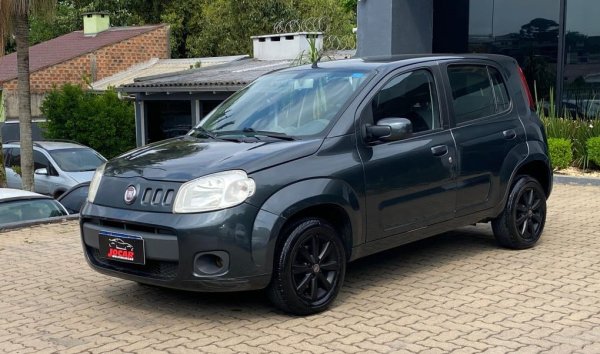 Преди Fiat Punto да завладее европейския пазар, основният конкурент на VW Golf беше Uno. Това беше кутия хечбек, който беше доста прост, въпреки че в продажба дори имаше версия с турбокомпресор. Дълго след като Uno е спрян от производство в Европа, той продължава да се продава на някои от най-доходоносните пазари на Fiat, а именно Бразилия и Латинска Америка.

През 2010 бразилският Fiat възроди Uno като базов хечбек, за да се конкурира с друг популярен субкомпактен автомобил в Латинска Америка, VW Gol – да, без F. Подобно на Gol, Uno беше проектиран от самото начало като много прост автомобил и веднага хваща окото, когато погледнете интериора.
