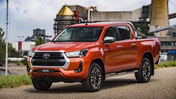 Ford F-150 може да е най-известният пикап на американския пазар, но извън него царува Toyota Hilux. Този надежден модел се продава в почти всички страни по света. А неговите способности му помогнаха да се превърне в легенда. 

Независимо дали е за фермери, любители на активната почивка или военни, този пикап отговаря на изискванията на повечето хора, които се нуждаят от голямо превозно средство с висока проходимост. Това се доказва от 19-те милиона продадени бройки по света от 1968 г. насам.
