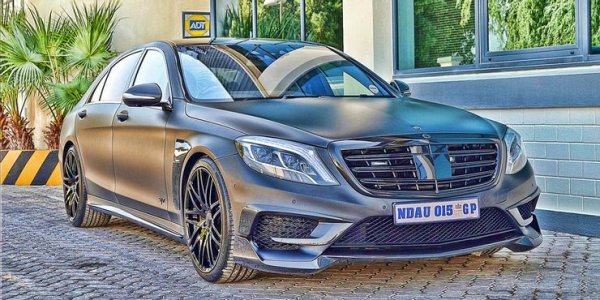 Brabus 900 е въплъщение на лукс и мощност. Компанията от Ботроп взима върха на германското луксозно автомобилостроене и го превръща в мегамощна машина, която, обаче, не прави компромис по отношение на комфорт и висока класа.