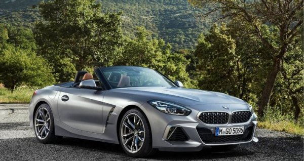Това е предложение за всеки, който иска да притежава много бързо BMW без марка M-Sport. Това, което получавате тук, е същата Toyota Supra в класически корпус на BMW Roadster. Под капака на Z4 е поставен 4-цилиндров турбомотор с 255 к.с., съчетан с 8-степенна автоматична скоростна кутия. Ускорението от 0 до 100 км/ч отнема 5,1 секунди.