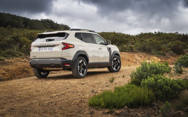 Ефектът от радикално промененото ново поколение на Duster вече започва да се усеща, макар продажбите на повечето пазари едва да са започнали. До пролетта Duster имаше спад на годишна база, сега вече е на плюс (5.5%).
