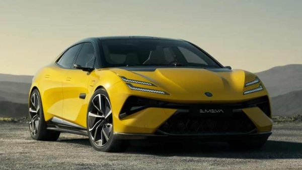 V8 двигателите с принудително впръскване и PHEV системите са готино нещо, но последните няколко години показаха, че всеки, който търси наистина огромна мощност, трябва да премине към електричество. Lotus Emeya е един от многото такива примери, въпреки че се справя с относително обикновените (в сравнение с други електромобили) 905 к.с. и 985 Нм въртящ момент в най-мощната си версия 900 Sport. Ускорението до 100 км/ч отнема само 2,78 сек.
