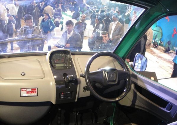 Bajaj Auto RE60 - новата най-евтина кола в света