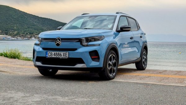 На годишна база: 27% ръст
Казаното за С3 Aircross важи с пълна сила и за по-малкото му братче. При С3 ръстът не е чак в хиляди проценти, защото предишното поколение се радваше на добро търсене от рент-а-кар компаниите (най-вече заради цената), но все пак е солиден. 45 от регистрациите са на електрическия е-С3. 
