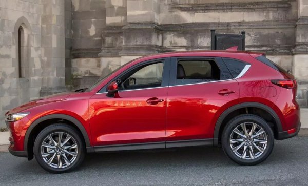 В България не липсва предлагане на употребявани CX-5: от около 35,000 лева за автомобил с 2.2-литров дизелов автомобил от 2018 (това е на практика по-евтино от най-маломощното ново Peugeot 208 със 75 коня), до почти 50,000 лева за 2.5 Skyactive със 194 коня от 2020, с малък пробег (според продавача). 

