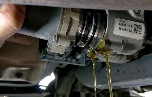 Малко повече проблеми създават двулитровите дизели D3 и D4, които се отличават основно по броя на турбокомпресорите (един или два). При тях честичко се налага почистване на клапана на системата за рециркулация на газовете (EGR).
За задвижването на четирите колела отговаря Haldex съединител пето поколение. Той работи добре, но за целта е нужно на всеки 50,000 км да му се сменя маслото. 
