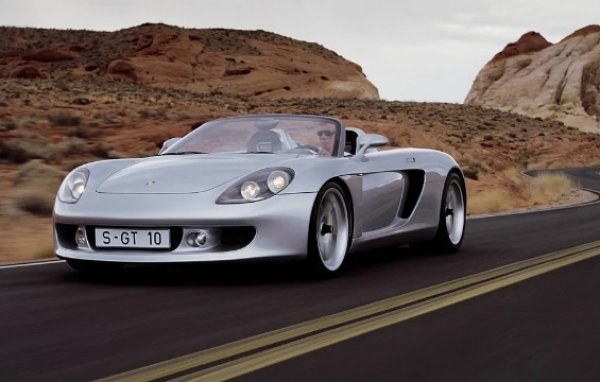 Porsche създава прототип, задвижван от 5,7-литров атмосферен V10 двигател, с който да се състезава в Льо Ман. Същият, използван за пускането на Porsche Carrera GT през 2003 година, който повишава максималната мощност до 612 к.с.​