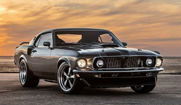 Филм: "Джон Уик" (2014)

Киану Рийвс изпълнява лично по-голямата част от каскадите с колата във филма и това е почти толкова впечатляващо колкото и самата кола. Тя се появява отново и във втората част на "Джон Уик".