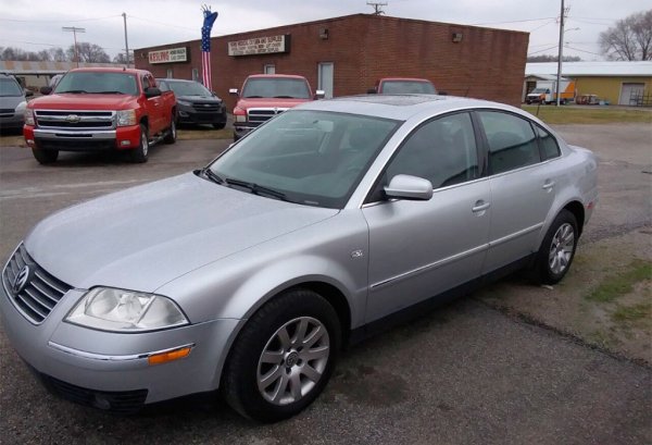 Петото поколение на Passat е по-надеждно, още повече, че това е феслифтът на модела. За съжаление, не се съобщават технически характеристики, но пък е известен пробегът &ndash; само 150 000 км, което за подобен автомобил е напълно приемлив показател. Твърди се, че всичко с документите и техниката е наред.