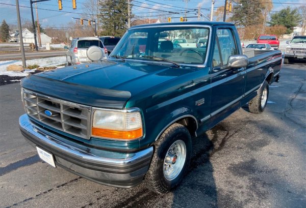 А в Северна Каролина за 1000 долара може да се купи и легендарния  Ford F-150. Пикапът е доста стар &ndash; произведен е през 1993 г., но пък пробегът му е под 200 000 км. Трябва да се сменят челното стъкло и механизмите на вратите, които не се отварят отвътре. Двигателят е 5,0-литров V8, съчетан с автоматична скоростна кутия.