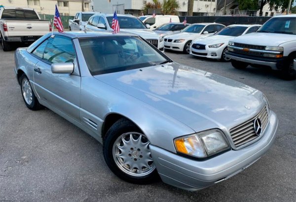 Ако живеехме в Южна Каролина, със сигурност бихме отишли да визим този Mercedes-Benz SL (поколение R129), с който всичко е било наред, докато не се е повредила бензиновата помпа. В момента цените на този модел растат, защото той става все по-популярен сред колекционерите. И ако пробемът е само с помпата, това може да се окаже добра сделка.