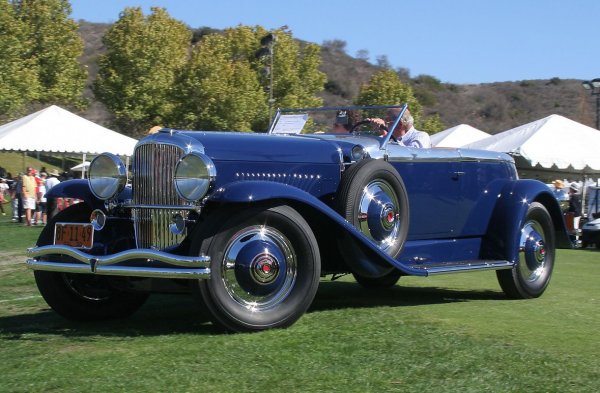 "Ревящите 20", с тяхното изобилие и лекомислие, раждат множество бързи коли. Най-бързата е американската Duesenberg Model J, с максимална скорост 190 км/ч. Това е и първата кола с измерено време за ускорение 0-100 км/ч - 12 секунди. 6.9-литровият редови мотор с 8 цилиндъра развива 265 конски сили. Чарли Чаплин е един от първите купувачи. 
