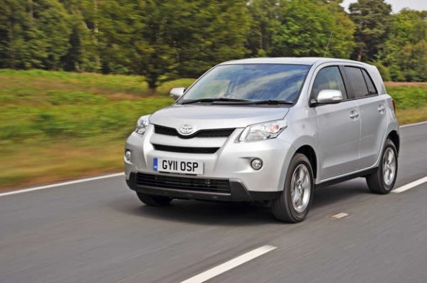 Самото име беше доста интересно, а формата на колата беше нова за Toyota. Повечето хора обаче биха пожелали едно супермини още повече, след като направят едно кръгче с Urban Cruiser и се убедят, че това е един много скучен автомобил. Това с пълна сила важи и за интериора му в черно и сиво. Много скоро пазарът усети всичко това и моделът просто беше изхвърлен.