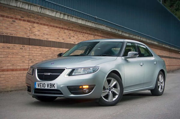 Това беше пропусната възможност не само за автомобил, но и за марката, която го е построила. По времето, когато 9-5 се появи в серийно производство, концернът GM, който притежаваше марката, я продаде на Spyker Cars. Тиражът от 11 280 бройки не беше достатъчън, за да избегне фалита на Saab и преждевременната смърт на един стилен, просторен и безопасен автомобил. 