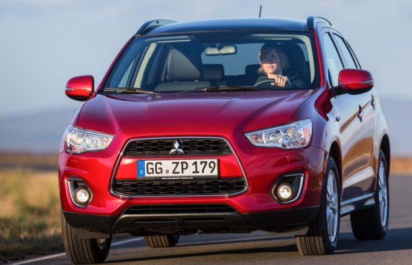 В зависимост от годината на производство, ASX е оборудван със CVT скоростни кутии Jatco JF011E или JF016E. Ремъците им рядко издържат повече от 150 000 км. Конусните шайби, лагерите на вала и в случая на JF011E, стъпковият мотор, са много уязвими. Основните симптоми на неизправности са приплъзване на ремъка, особено по време на ускорение или под товар, влошаване на динамиката, необичайни шумове или вибрации по време на работа на трансмисията.
