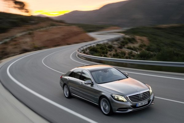 Mercedes S-Class дебютира в Хамбург
