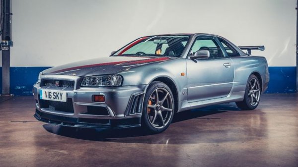 Моторът се поставя на всички модели от семейството GT-R, включително R32, R33 и R34. Първата му версия имаше проблеми с теч на масло, но след това двигателят беше херметизиран, което го направи още по-успешен.