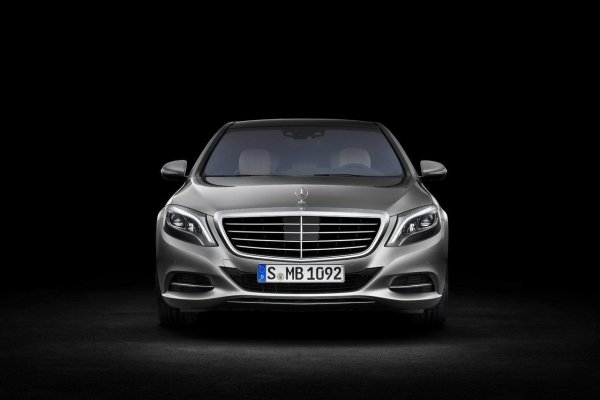 Mercedes S-Class дебютира в Хамбург