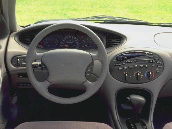Ford прекрати производството на Taurus през 2019 година. От всички поколения на модела, третото, произведено в края на 1990-те и началото на 2000-те, се счита за най-противоречивото. Това се дължи на два основни фактора: странния заоблен дизайн на екстериора и нелогичното решение тази посока да продължи и в салона. 
