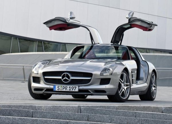 Mercedes-Benz SLS AMG