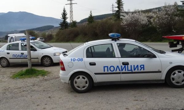 В проектозакона изрично е вписано, че служителите на МВР могат да провеждат заснемане и от необозначени - тоест цивилни - автомобили. Оглеждането за бяла Astra, скрита в храсталака, вече става безсмислено. 