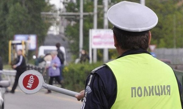 До момента глобата за неизпълнение нарежданията на полицаите, отказ да си предоставите документите или неправилно монтиране на регистрационните номера бе между 50 и 200 лева. Сега вече е твърдо 200 лева. Толкова е и глобата, ако при катастрофа, в която не сте участници, откажете поисканото от органите на реда съдействие. 