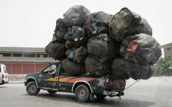 Досега глобата за автомобил с размери или натоварване на ос, надхвърлящи разрешеното от Министерство на регионалното развитие, беше от 500 до 3000 лева. Занапред ще е фиксирана на 3000 лева. Същата глоба се дължи, ако шофьорът навлезе след пътен знак, който забранява движението на автомобил със съответните размери или товар. 