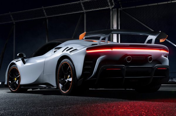 Увеличена е и общата мощност на трите електродвигателя - от 220 на 233 к.с. Комбинираната мощност на системата вече е 1030 к.с. срещу предишните 1000 к.с. Ускорението до 100 км/ от място отнема 2,3 секунди (беше 2,5), а до 200 км/ч - 6,7 секунди.
