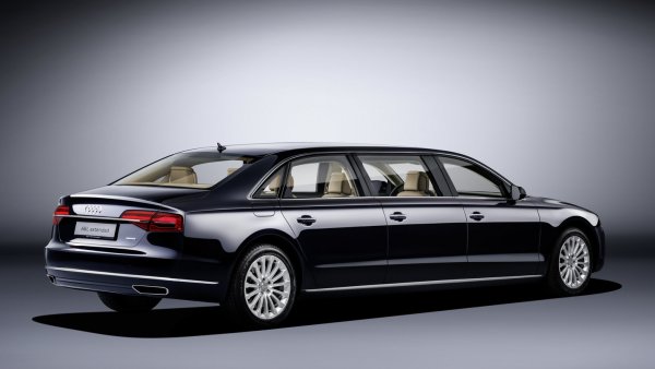 Audi A8 с шест врати 