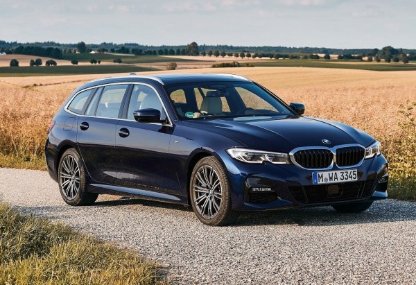 Седмото поколение BMW 3 Series Touring е перфектният компромис между практичността на комби и характерното управление на BMW.  То предлага удобно окачване, висококачествен интериор и усещането за автомобил от висок клас, като дизеловата версия - 320d, предлага оптималния баланс между икономичност и производителност. 

За тези, които са в крак с времето, най-подходящо е 330e хибрид, което може да измине част от пътя само на електричество, а това не е за пренебрегване. Въпреки това, бъдете внимателни: дизеловите версии може да имат проблеми с веригата, филтъра за частици и EGR системата. Мултимедията също понякога се бъгва, но като цяло е удобна.
