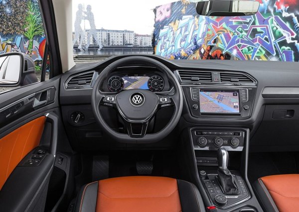 Двигателите и трансмисиите на кросоувъра са същите като тези на Audi Q3. Вярно е, че има и комбинация от дизелов 2.0 с роботизирана скоростна кутия и само задвижване на всички колела, както и комбинация от малък бензинов мотор - 1.4 (125 к.с.), с предно задвижване и ръчна скоростна кутия.