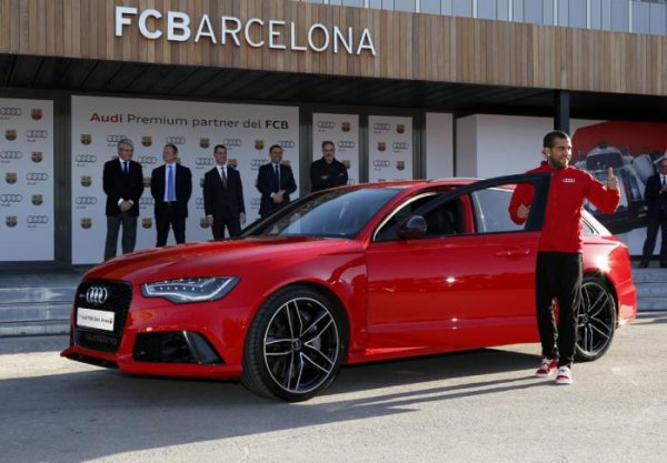 Новите автомобили на футболистите на Барселона. Снимка: Audi 